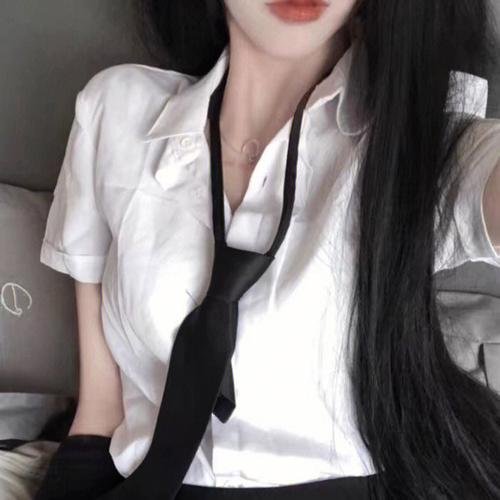 小河亲过我的脸